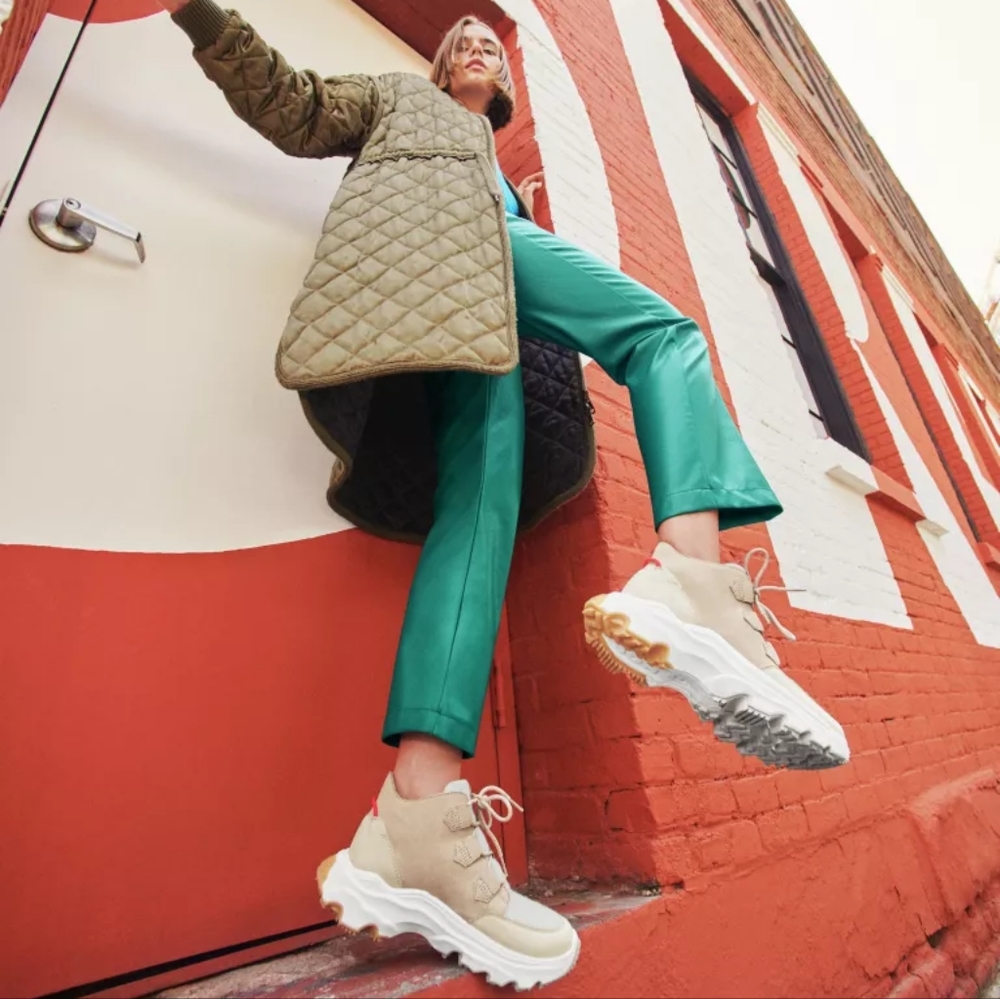SOREL WOMEN'S KINETIC™ BREAKTHRU CARIBOU SNEAKER BOOT - Picture 1 of 9